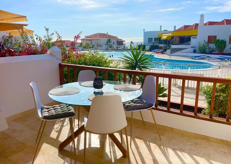 Stylish & Modern 1 Bedroom Suite On Frontline Of Playa Del Duque Costa Adeje Dış mekan fotoğraf