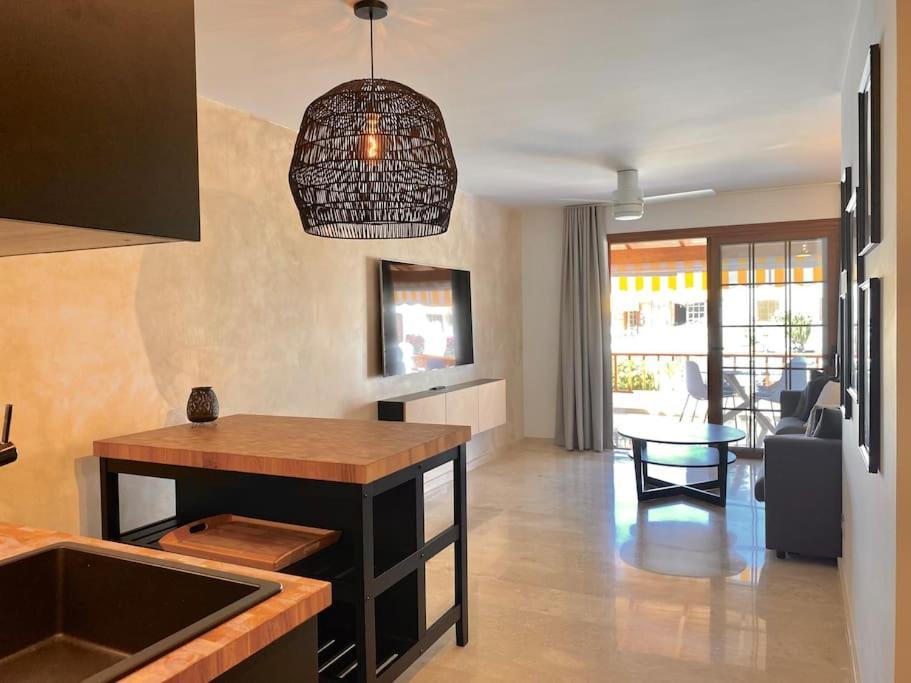 Stylish & Modern 1 Bedroom Suite On Frontline Of Playa Del Duque Costa Adeje Dış mekan fotoğraf
